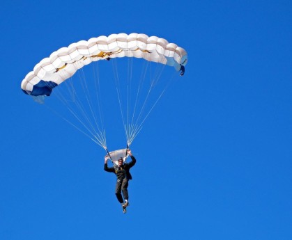 ng体育下载-拜仁激战多特后显疲态？卡瓦尔直言，竞争常态，全队同担