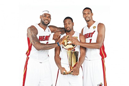 ng体育_意甲焦点战半场高潮迭起，坎切列里梅开二度闪耀，拉齐奥主场暂压都灵