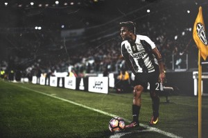 ng体育官网-C罗梅开二度助球队逆转胜利 传奇再续辉煌篇章