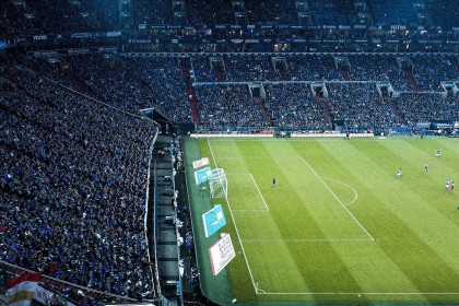 【ng体育官网】球场翻修记，昔日连滚带爬的汗水，只为今朝绿茵之上的从从容容