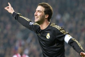 【ng体育app】詹姆斯率队逆转取胜，湖人季后赛前景光明