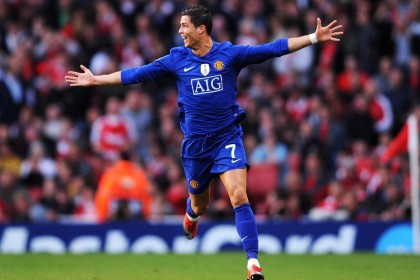 ng体育-苏北苏南绿茵交锋难分高下 连云港与苏州队激战握手言和